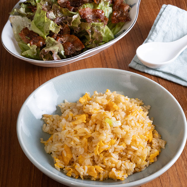 カリカリ豚肉サラダとラードチャーハン