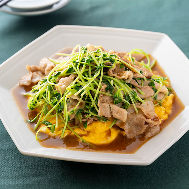 ふんわり卵と豚バラ、豆苗のオイスター炒め