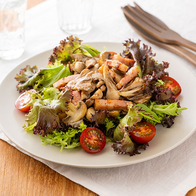 きのことベーコンのホットサラダ