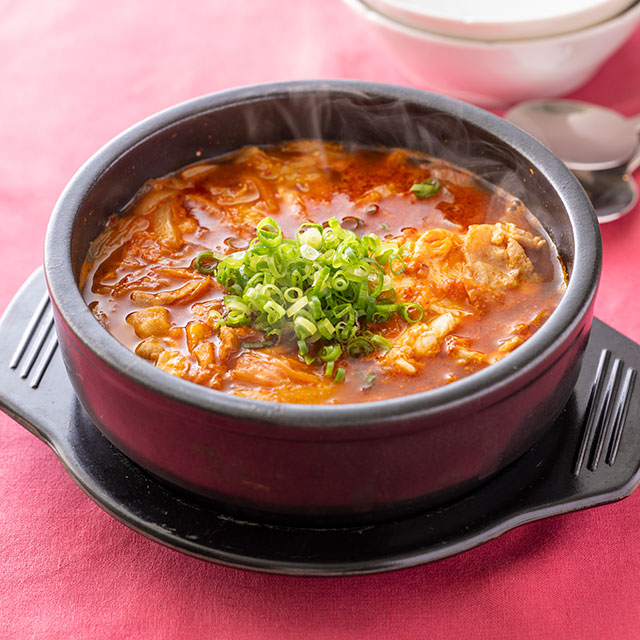 落とし卵のキムチチゲ