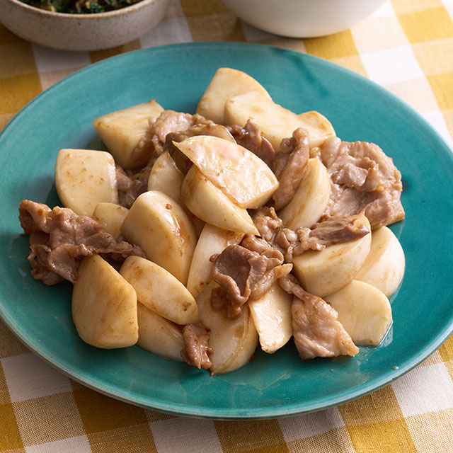 皮ごとかぶと豚こまの甘辛炒め・かぶの葉ふりかけ