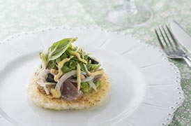 米のマヨガレットと魚介サラダ