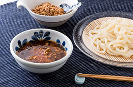 ピリ辛そぼろのつけうどん