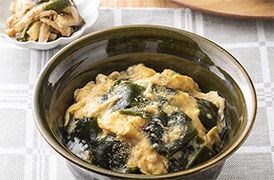 若玉丼・わかめとちくわのごま酢みそあえ