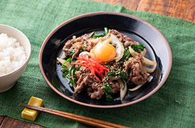 牛肉と新玉ねぎ、にらのスタミナ炒め