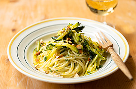 ズッキーニとヨーグルトソースのスパゲティ