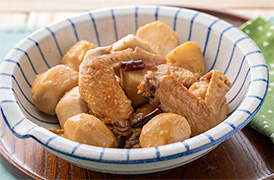 里芋と鶏手羽先の煮もの