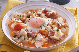 ソーセージと残りもの野菜のパンがゆ