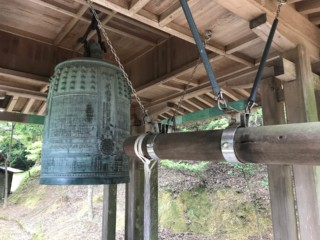 除夜の鐘と幸運の豚~「ゆく年くる年」から考えるそれぞれの大晦日