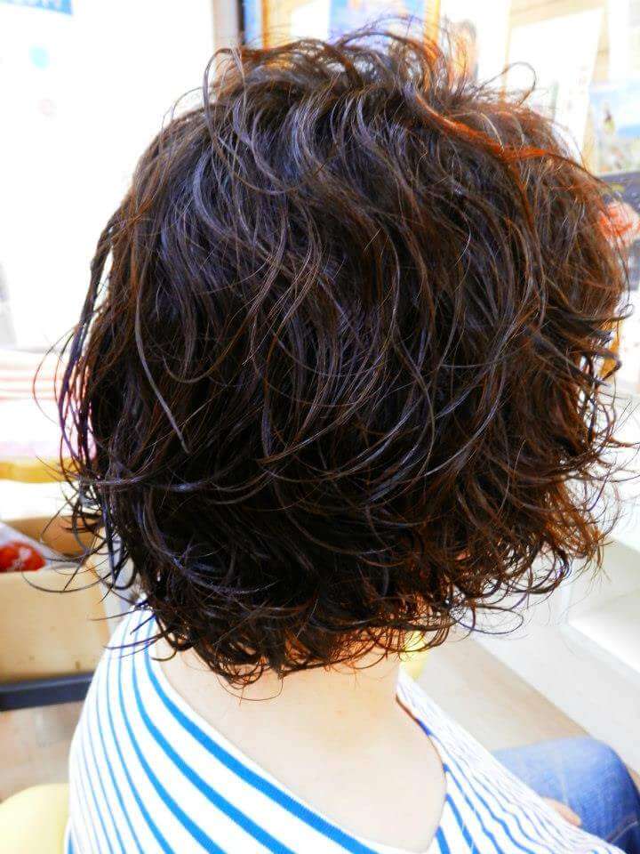 CBCテレビ:画像『写真AC』より「パーマをかけた女性」