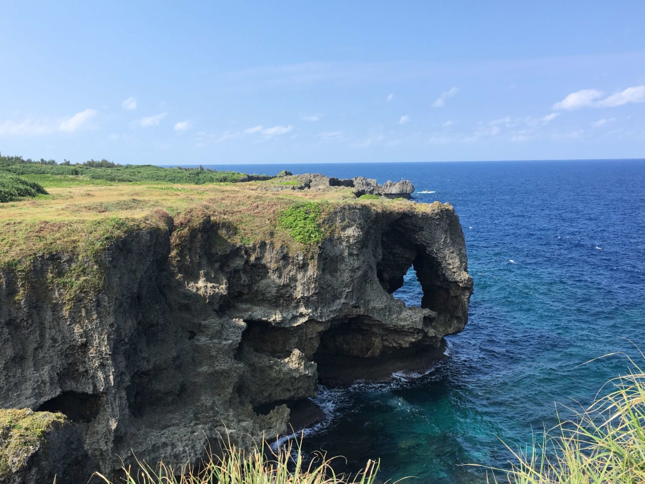 筆者撮影：沖縄の景勝地・万座毛